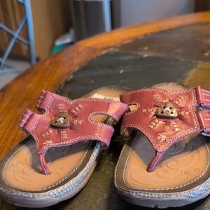 Earth Women's Pink Leather Thong Sandals with Decorative Stitching
